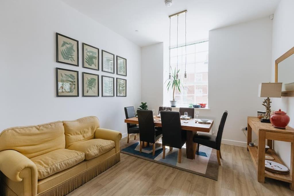 Bobbin Row - Grade 2 Listed Property With A Beautiful Design With Access To Leeds Leeds  Exterior foto