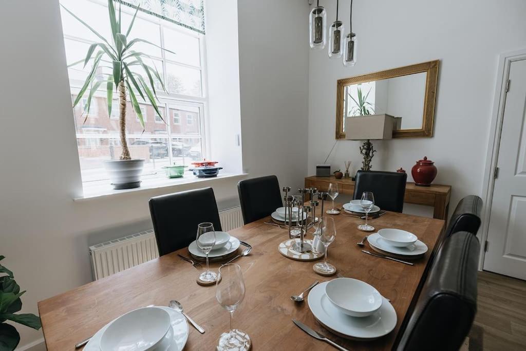 Bobbin Row - Grade 2 Listed Property With A Beautiful Design With Access To Leeds Leeds  Exterior foto